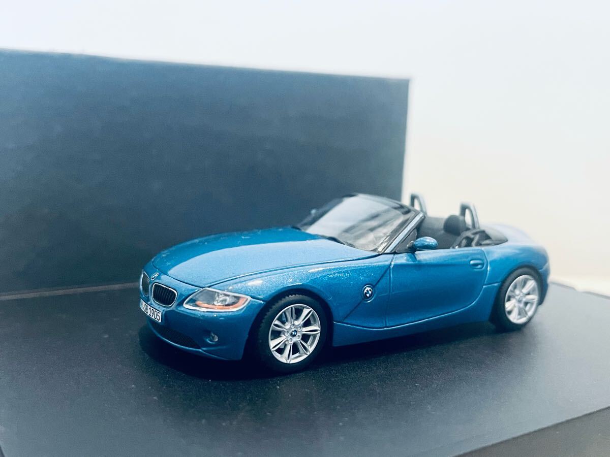 【送料無料】1/43 Minichamps BMW Z4 (E85) 2002 metallic blue拍卖