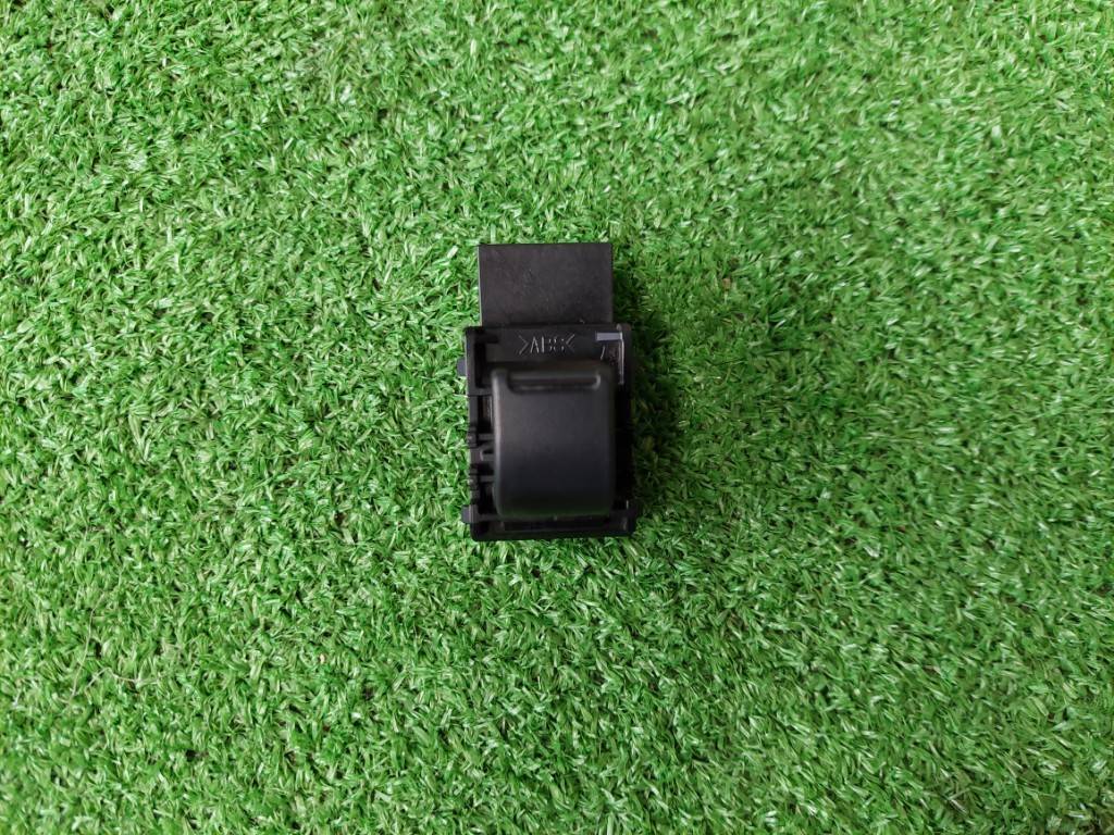 スズキアルトラパン① DBA-HE22S パワーウインドウスイッチ助手席(動作確認済)初年度登録:平成21年拍卖