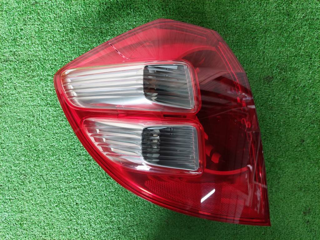 ホンダフィット DBA-GE6、GE7 テールライト左 STANLEY P7030 初年度登録:平成21年拍卖