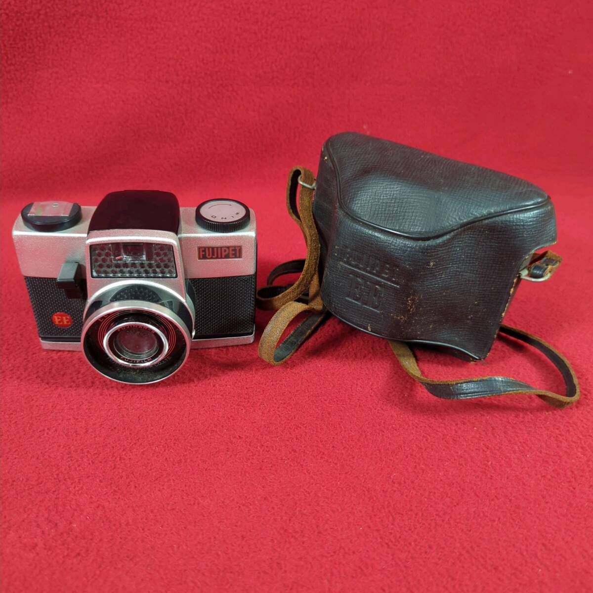 旧家蔵出 骨董 時代 動作未確認 富士フィルム フジペットEE 中判カメラ カメラ 35ミリフィルム 昭和レトロ 1960年代 ケース付き拍卖