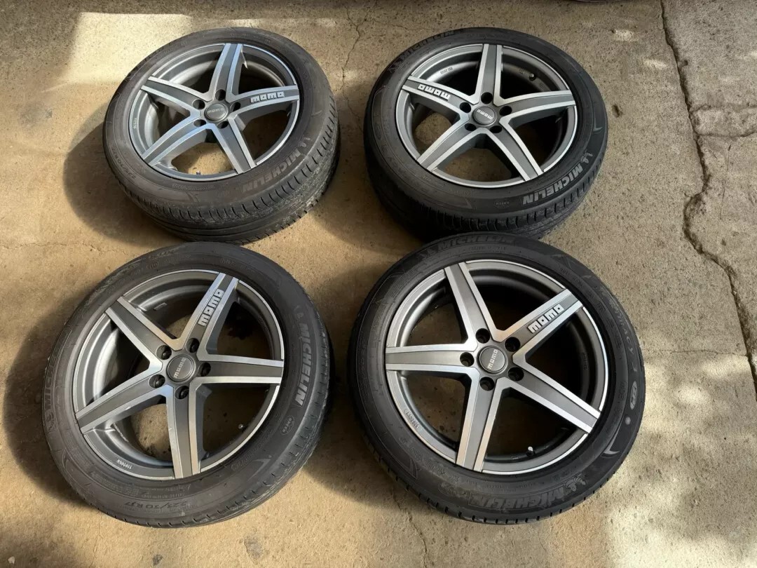 Momo pcd 112. 7 1/2 j17 et48 5穴 ラジアル michelin 225/50R17 ベンツ取り外し拍卖