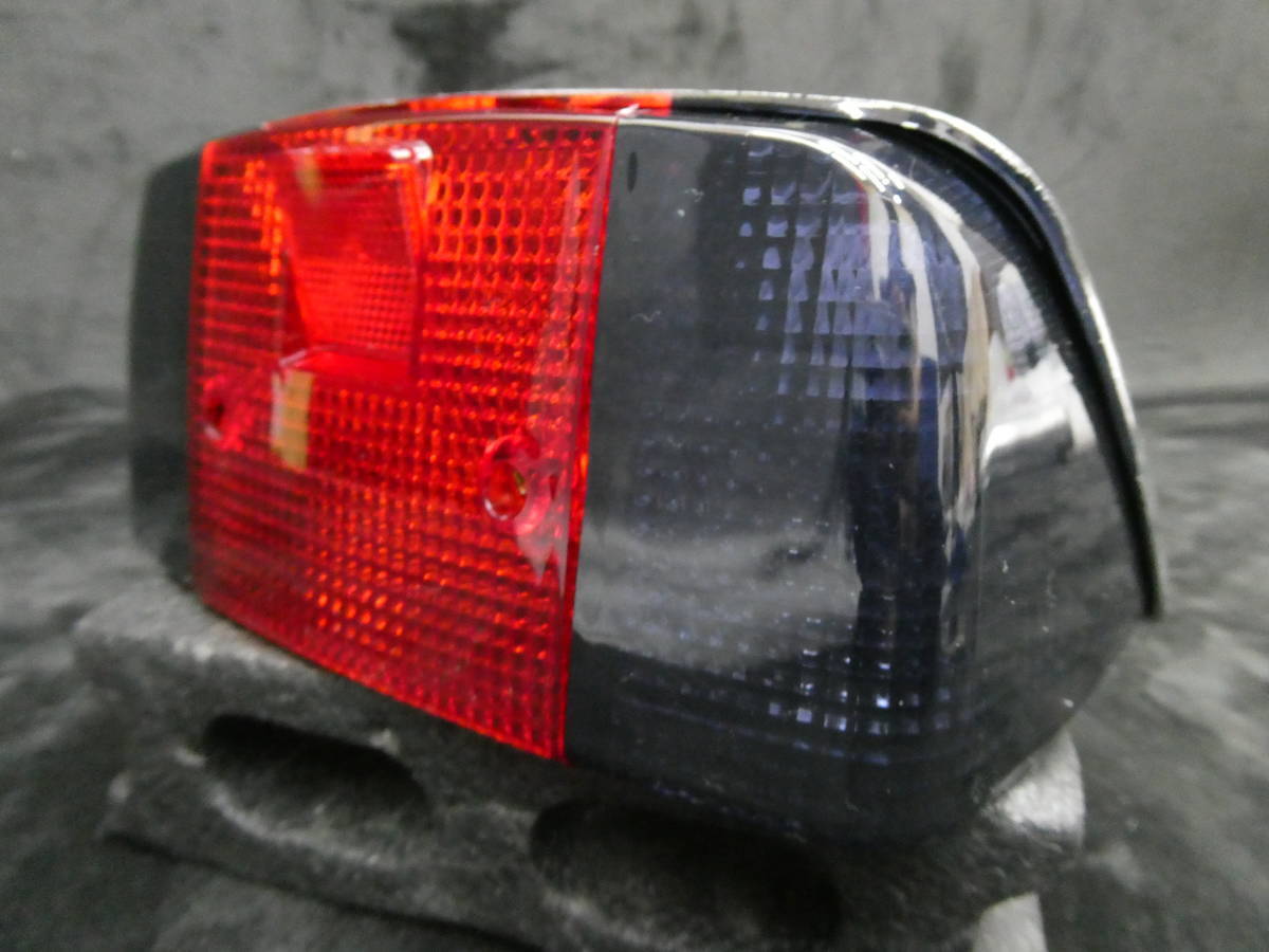 【送料無料】 CBX400F テールライト 黒赤/ CBX550FスモークNC07ブラックPC04ユニット テールランプ メッキ レンズ ジェイドXJR400拍卖