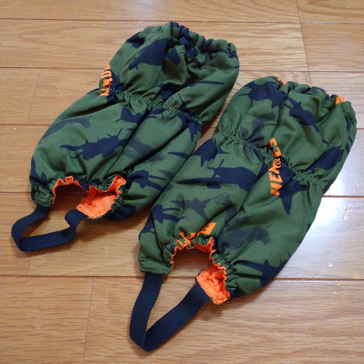 即決!幼児キッズ冬用長靴カバーシューズカバースキーウェア迷彩柄拍卖