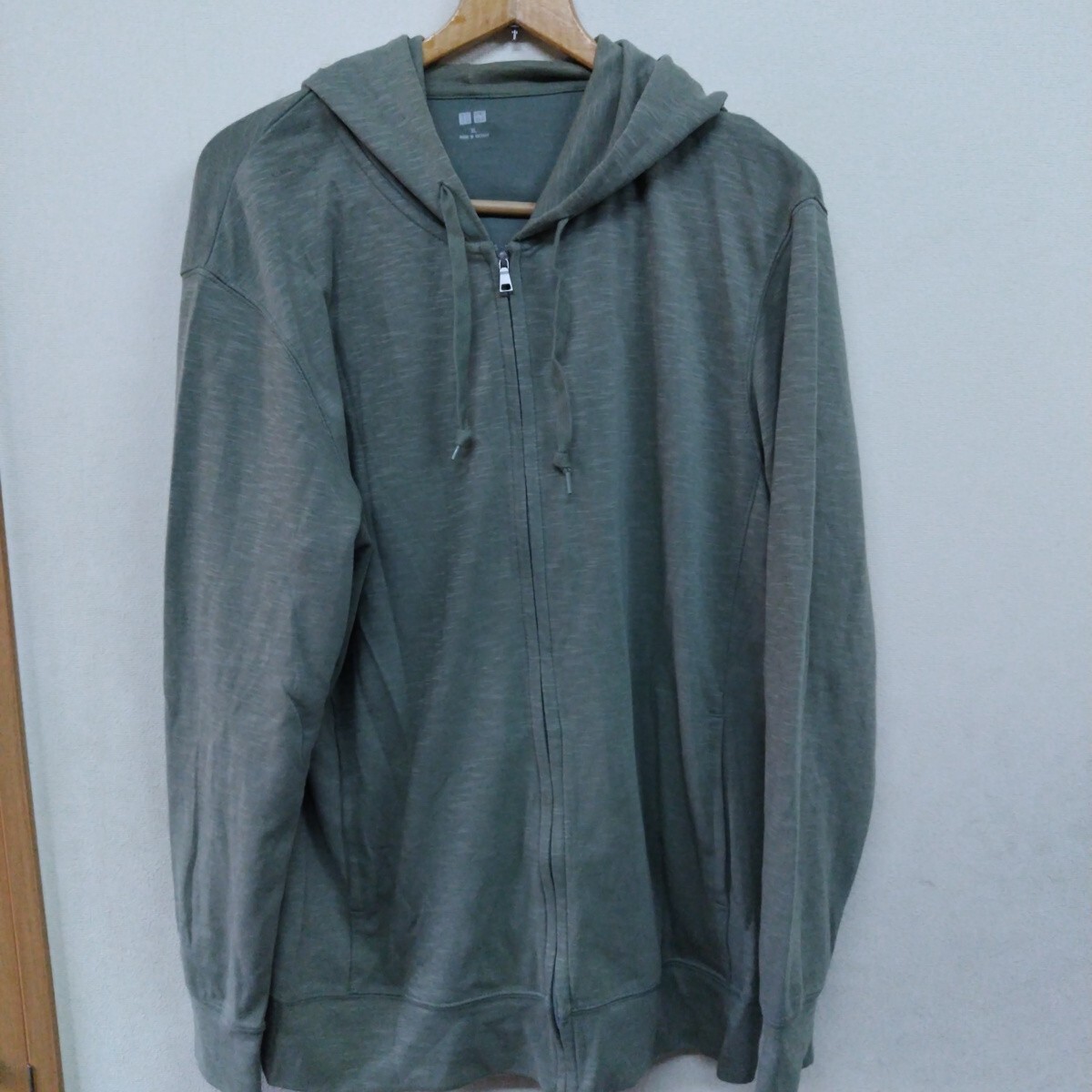 ユニクロ メンズXLサイズ ジップパーカー け15拍卖