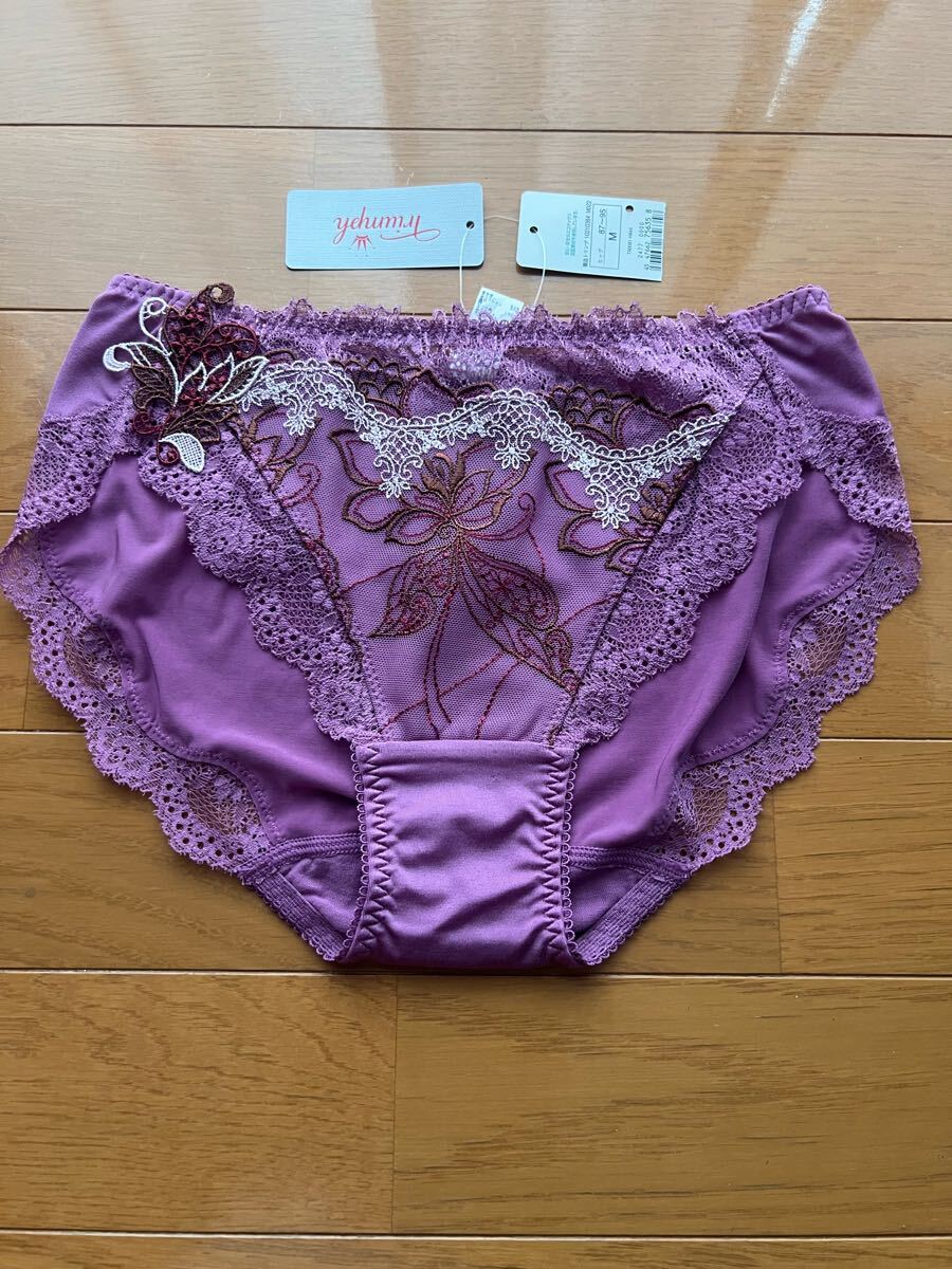 triumph トリンプ TR0081Hikiniプレミアムレッドレーベル レギュラーショーツ パープル色 新品未使用です。サイズM拍卖