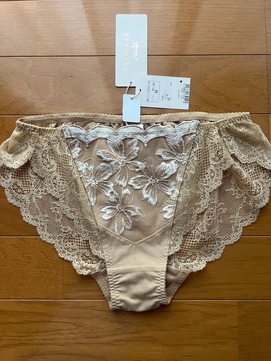 triumph トリンプ FL3008hikiniFRORALE フロラーレ レギュラーショーツ ベージュ色 新品未使用です。M拍卖