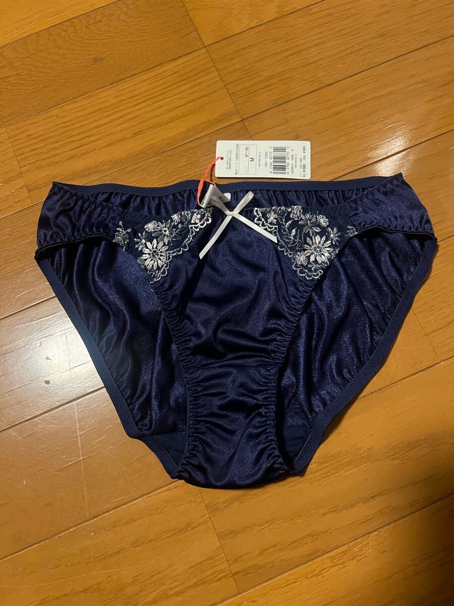 triumph トリンプ AMOSTYLE AMST269miniJXフロント刺繍 紺色 レギュラーショーツ新品未使用です。サイズM拍卖