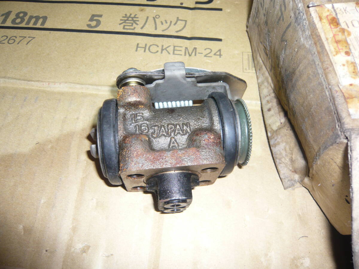 日産アステム コンドルホイルシリンダー1個 刻印44102-0T310 未使用ですが長期在庫で錆付き 中古扱いで 画像見て分かる方へ拍卖