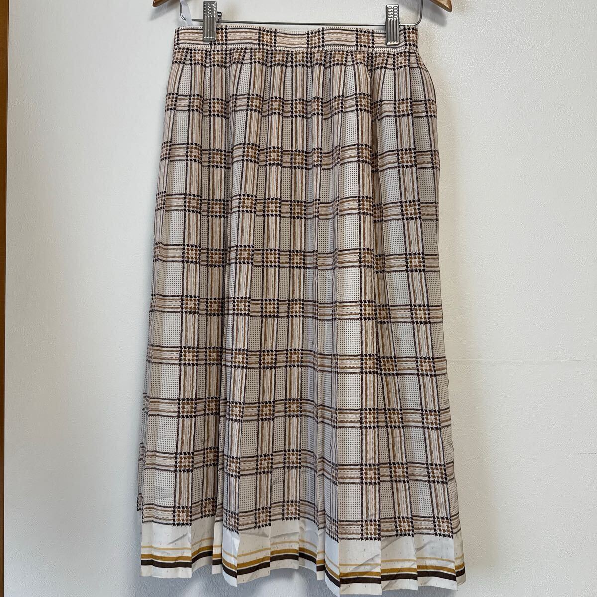 Miss Onward 昭和レトロ チェック柄 プリーツ スカート ベージュ 古着拍卖