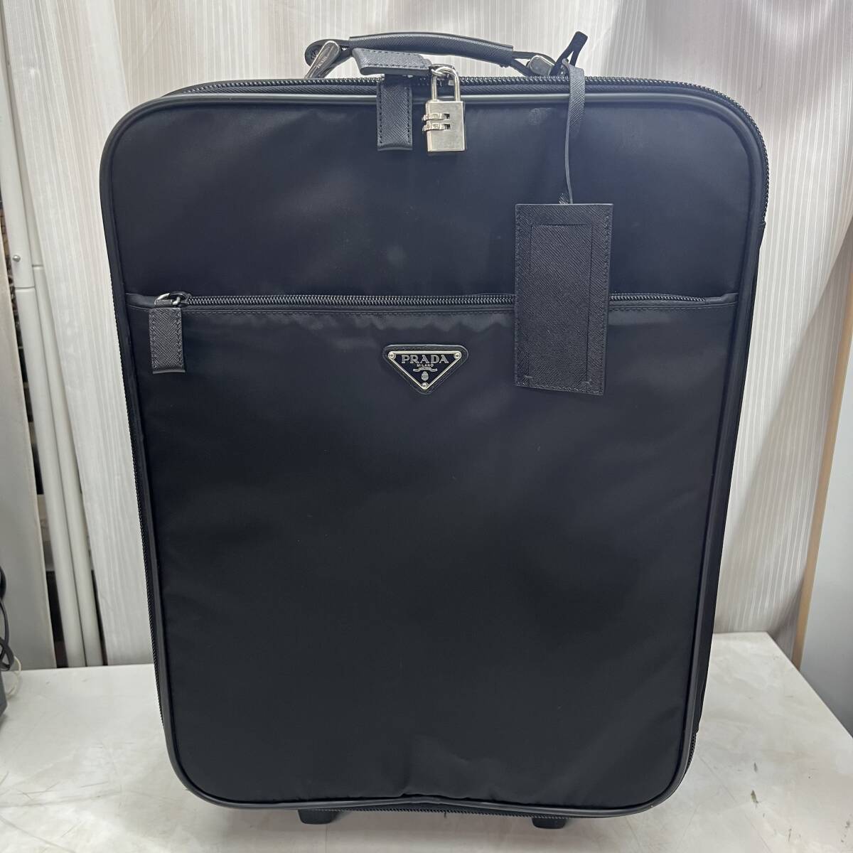 √R√ PRADA プラダ ブラック キャリーケース スーツケース サフィアーノ 中古品 W360×D210×H570 √Z-250503拍卖