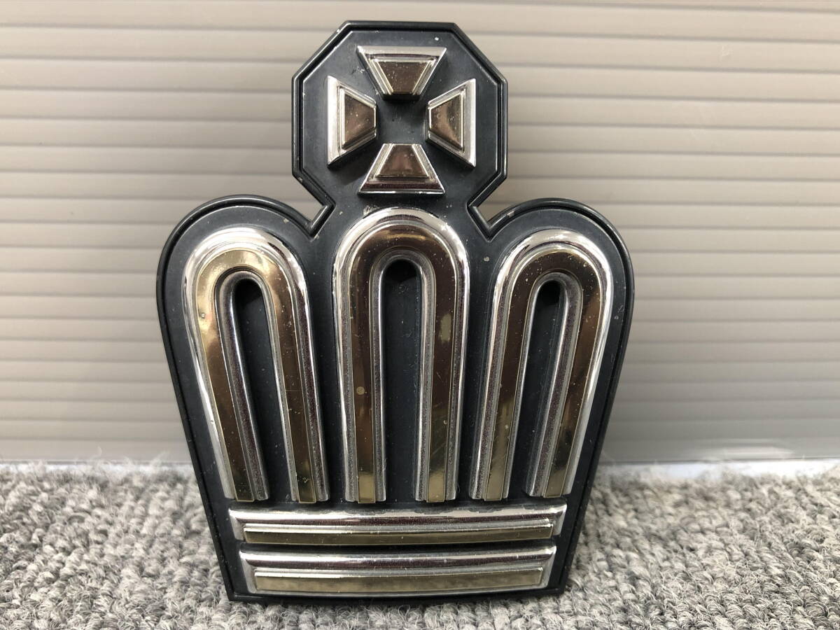 ☆□□2505-146B 良品!トヨタ 130系 クラウン 3000cc MS137 フロントグリル エンブレム 王冠エンブレム 当時物 旧車 VIP ネオクラ 拍卖