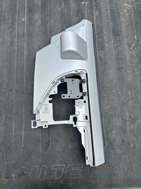 2089:純正新品未使用品 6代目最終 エルフ 2RG-NLR88 コーナーパネル左 8-97475752-1拍卖