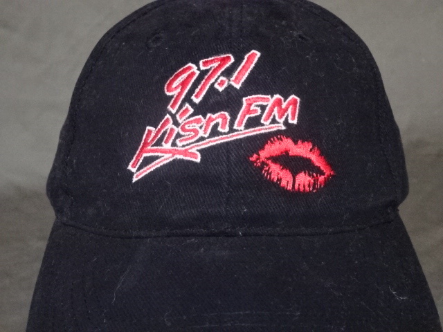 激レア USA購入 アメリカ企業モノ オレゴン オールディーズ ローカル FMラジオ局 【97.1 Kisn FM 】ロゴ刺繍入り キャップ 中古良品拍卖