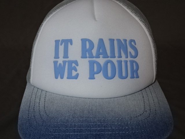 激レア USA購入 今 全米で人気の街 オレゴン州ポートランド発 【PORTLAND GEAR】【IT RAINS WE POUR】ロゴマーク付 メッシュCAP 中古良品拍卖