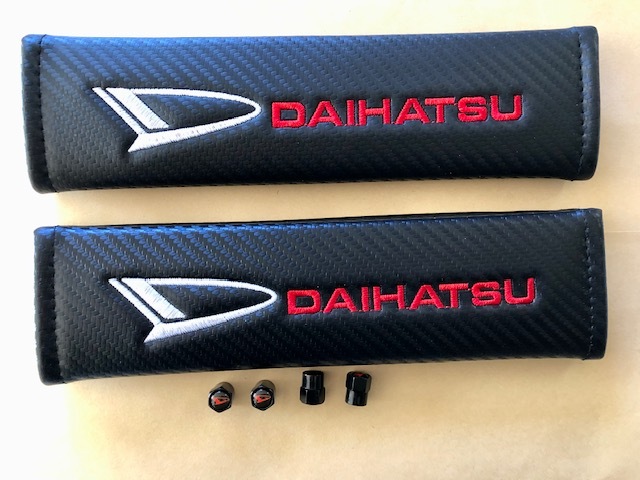 送料無料!セット割引、ダイハツロゴカーボン柄シートベルトカバー&タイヤバルブキャップ タント ムーヴ キャンバス ミラジーノ拍卖