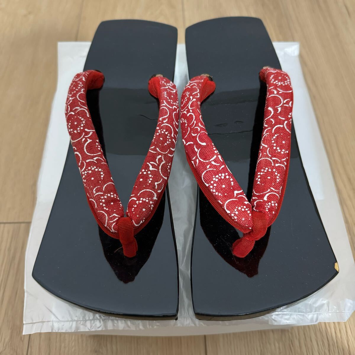 ●未使用 難あり● 下駄 / 桐下駄 和装小物 赤 黒 レッド ブラック スクエア 23.0 23.5 24.0 24.5 Japanese kimono geta拍卖