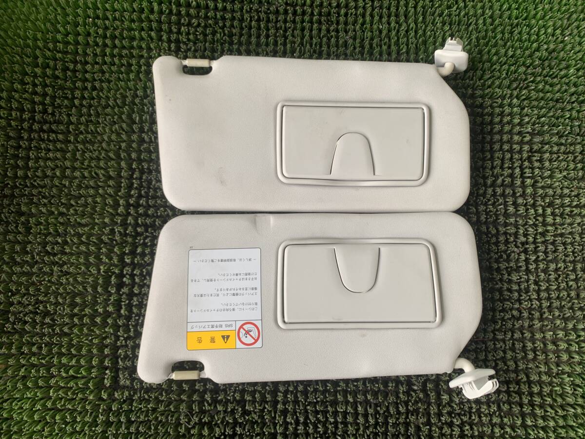 ●即決値段● Z4-1 スズキ アルトラパン HE22S サンバイザー 左右 日よけ 日除け 助手席/運転席 バニティミラー付き拍卖