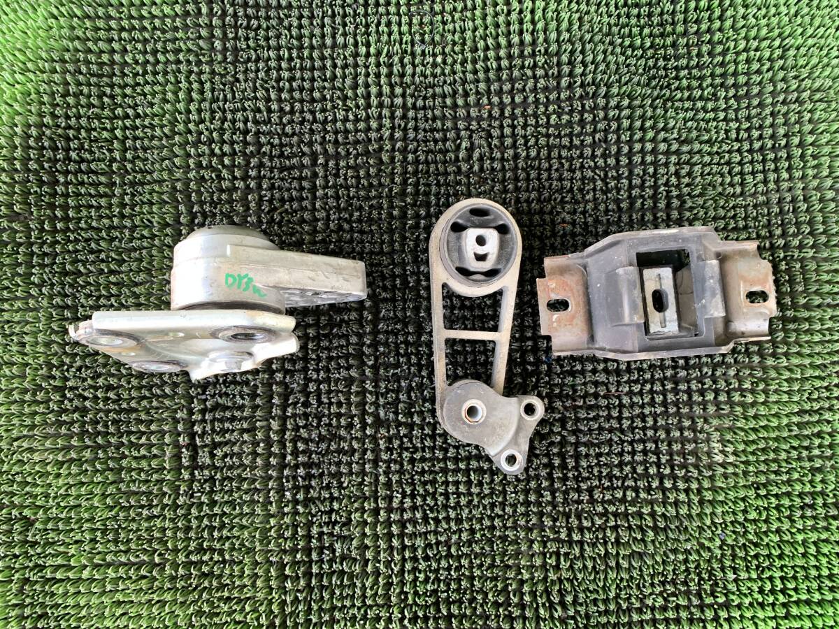 ●即決値段● マツダ デミオ DY3W エンジンマウント ミッションマウント 3個拍卖