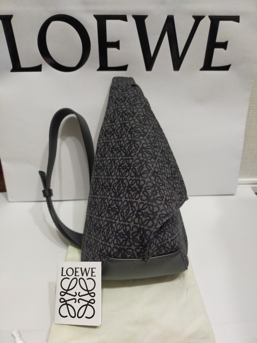 未使用 LOEWE ロエベ アントン スリング アナグラム 小柄 ジャガード レザー ボディバッグ 拍卖
