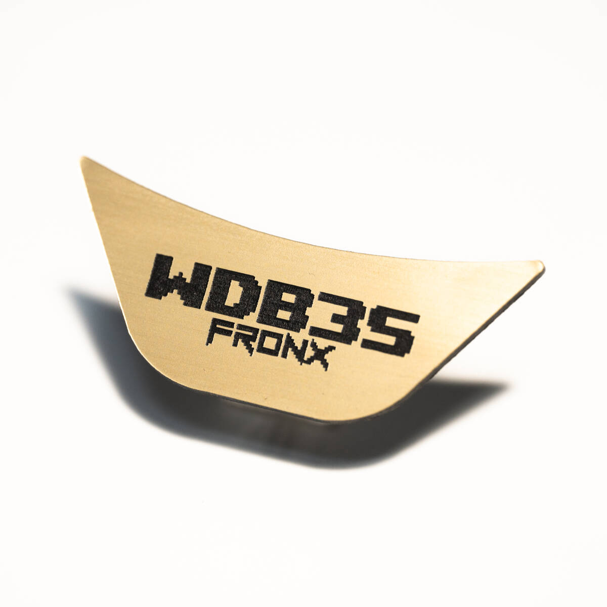 スズキ フロンクス WDB3S用 ステアリングロゴプレート ゴールド拍卖