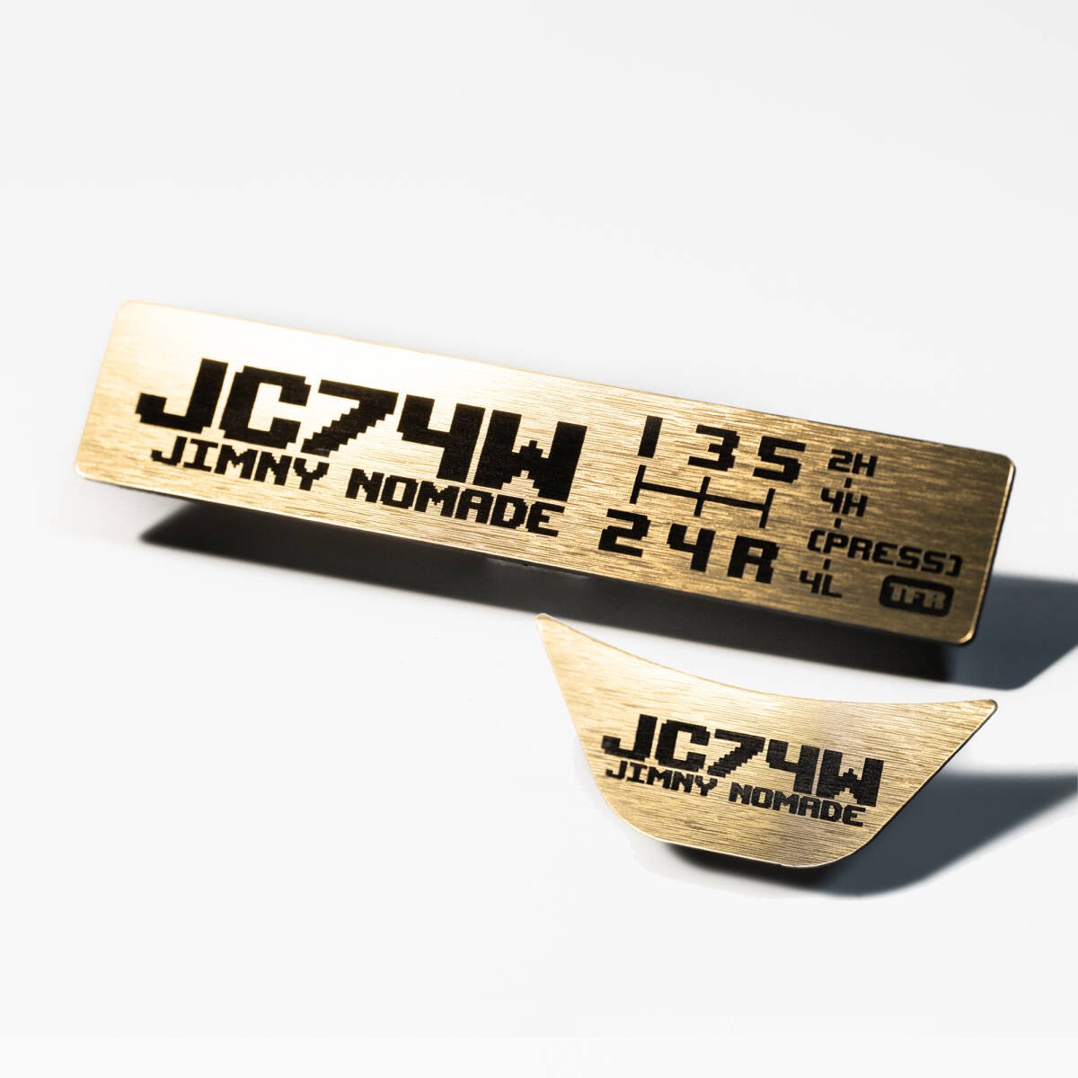 スズキ ジムニーノマド(JC74W)用 シフトパターンプレートセット(MT/アンティークゴールド)拍卖