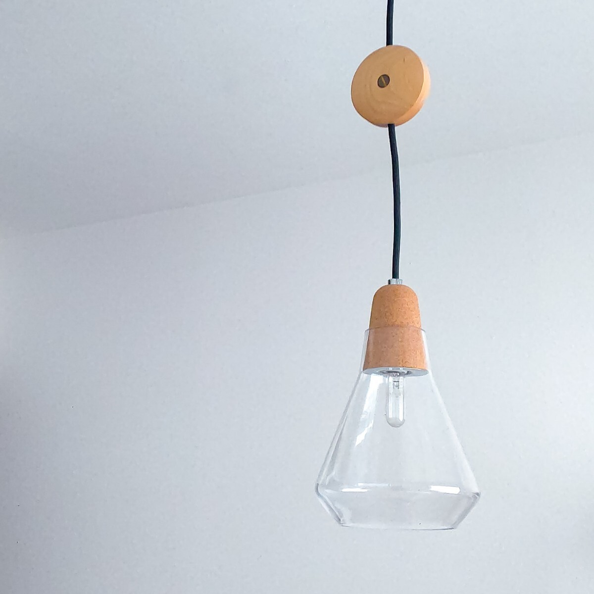 ELUX エルックス ルチェルカ コルック Colook ペンダントライト 天井照明 北欧風 コードリール付 コルク/ガラス 中古 送料無料 即決拍卖