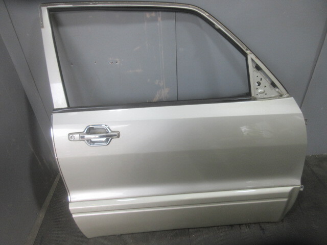 ★①R7G9356 V65W パジェロ 純正右フロントドア 修理やストック等に拍卖