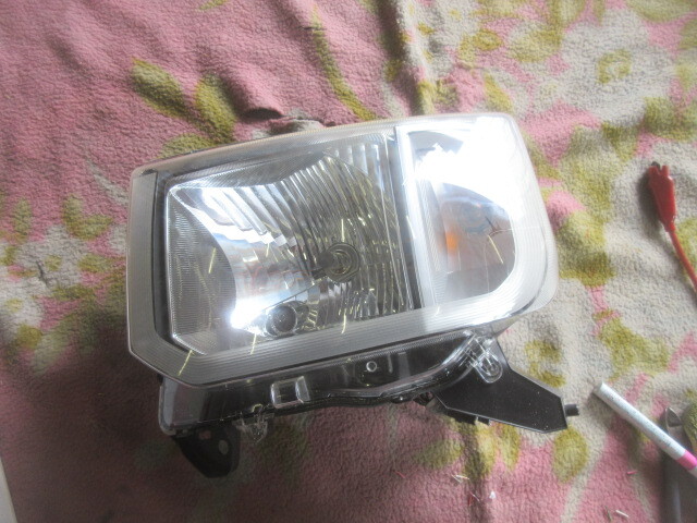 ★②R7G9381 LA700V ハイゼットキャディー 純正左ヘッドライト スタンレーW3796 修理やストック等に拍卖