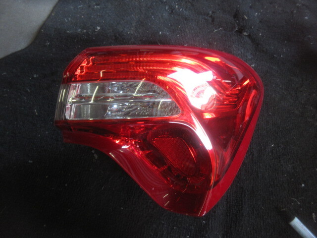 ★②R7G9412 シトロエンDS5 純正右テール ABA-B85F02 修理やストック等に拍卖