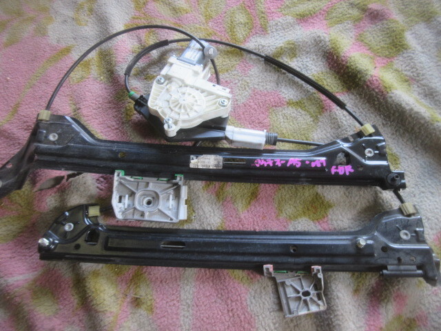 ★①R7G9485 アウディA5 純正右フロントドアレギュレーター 8TCDNF 修理やストック等に拍卖