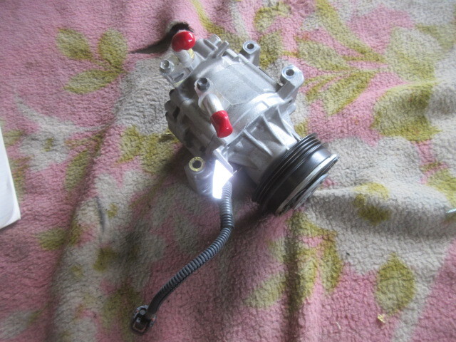 ★③R7G9494 LA910 タフト 純正コンプレッサー A/C 9485㎞走行 KFVET 447280-4010 修理やストック等に拍卖