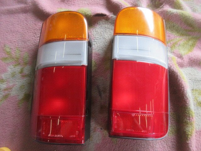 ★②R7G9508 LH123V ハイエース 純正左右テールセット 100系 修理やストック等に拍卖