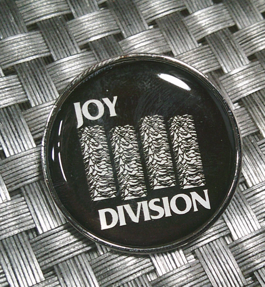 《黒円JDアート音楽》音魂『JOY DIVISION ジョイ・ディヴィジョン』■イギリス ロックバンド■アートピンバッジ バッチ《激渋》Music 音楽拍卖