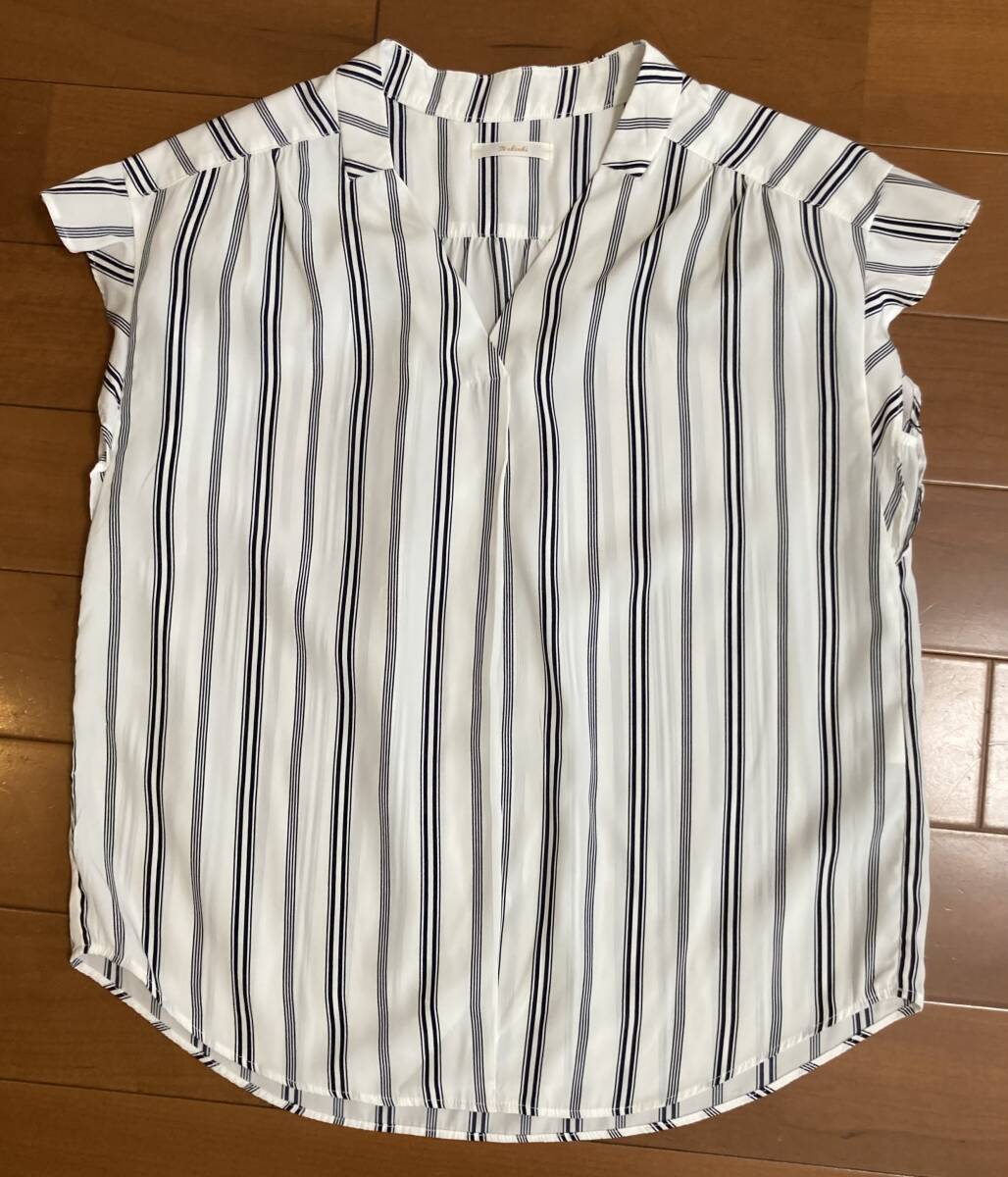 Te chichi 白×ネイビー ストライプ シャツ 美品 Mサイズ拍卖
