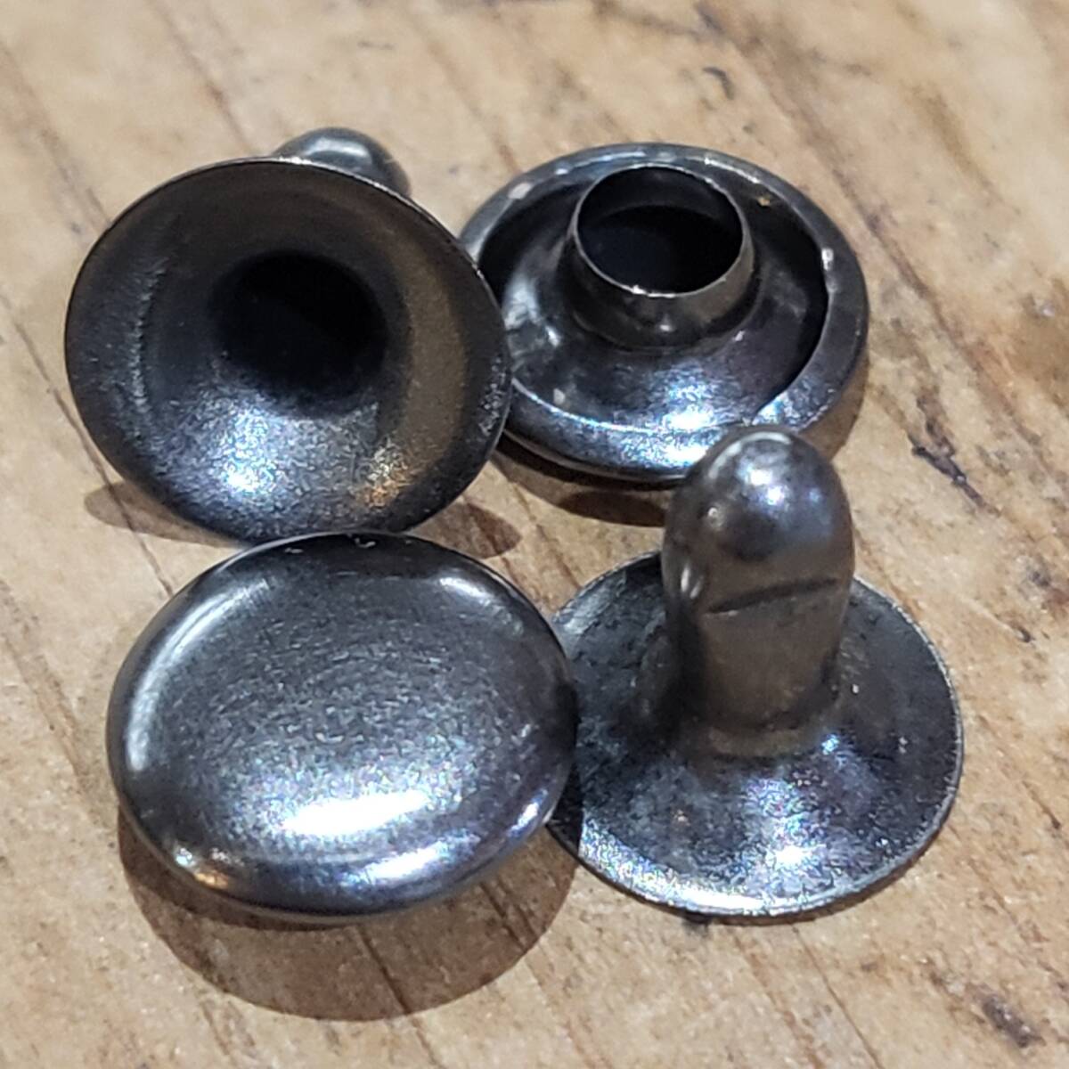 レザークラフト 片面カシメ 100組セット (頭8mmx足8mm 色:ブラック) 2㎜~4㎜厚の革に対応拍卖