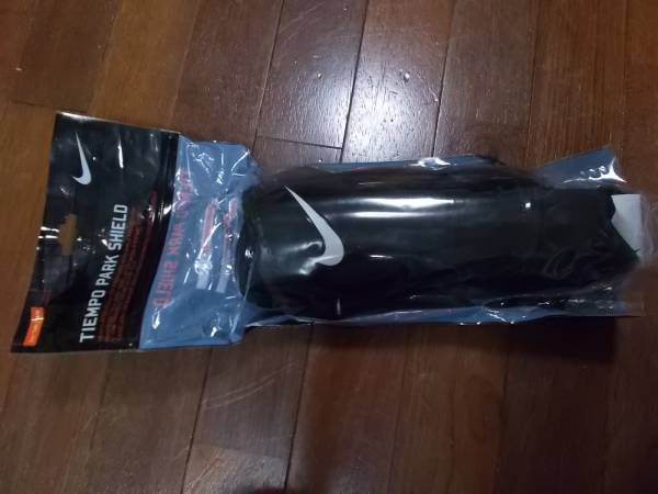 新品即決NIKEナイキ ティエンポ パークシールド Mサイズ ブラック GS0215-067拍卖