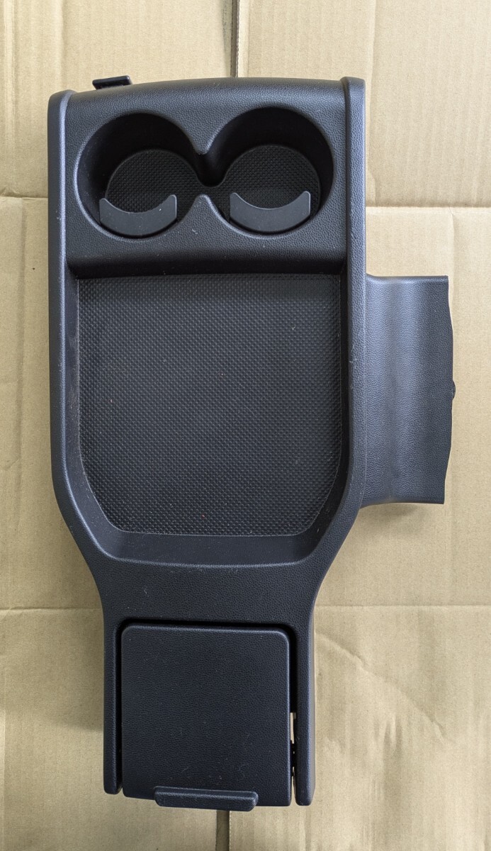 マツダMPV LY3P センターコンソール ドリンクホルダー拍卖