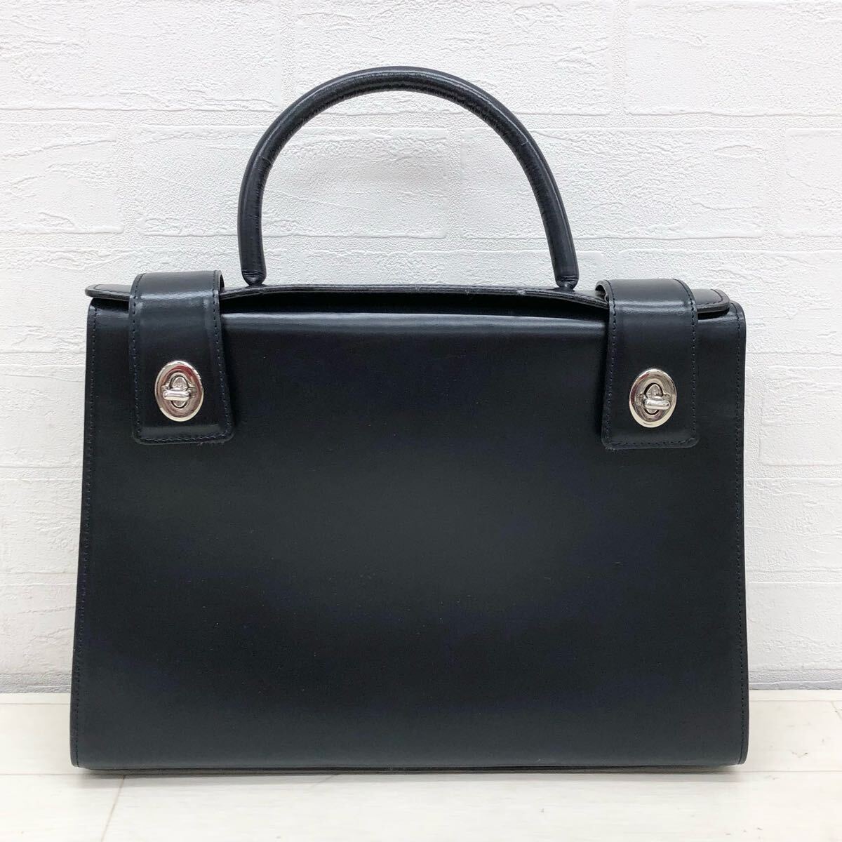 1754〓 isanti イサンティ ハンドバッグ レディース ダークネイビー 鞄 手提げ鞄 革製 レザーバッグ ターンロック拍卖