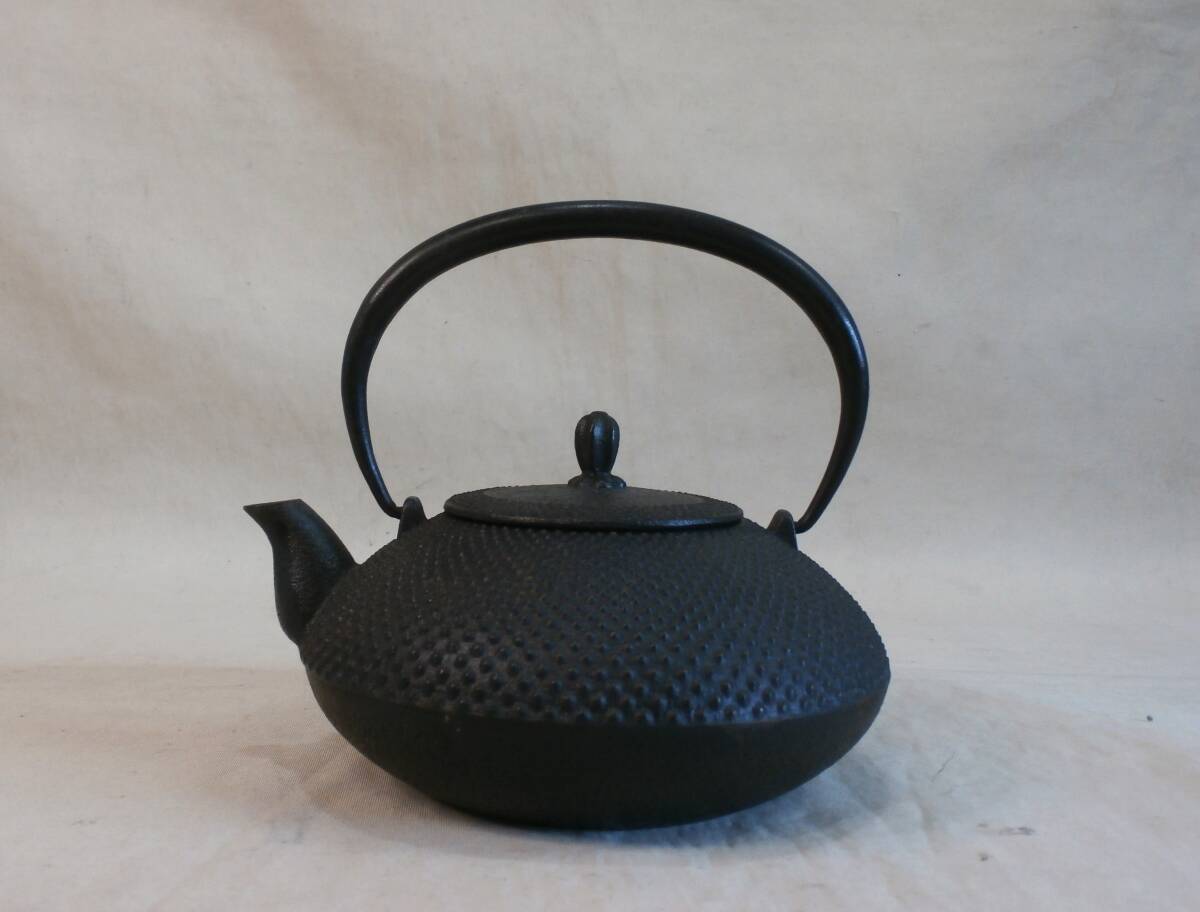 南部鉄瓶 鉄瓶 未使用品 茶道具 茶器 鉄器 金属工芸 煎茶道具 鉄製 P アラレ鉄瓶 アラレ模様 アンテーク拍卖