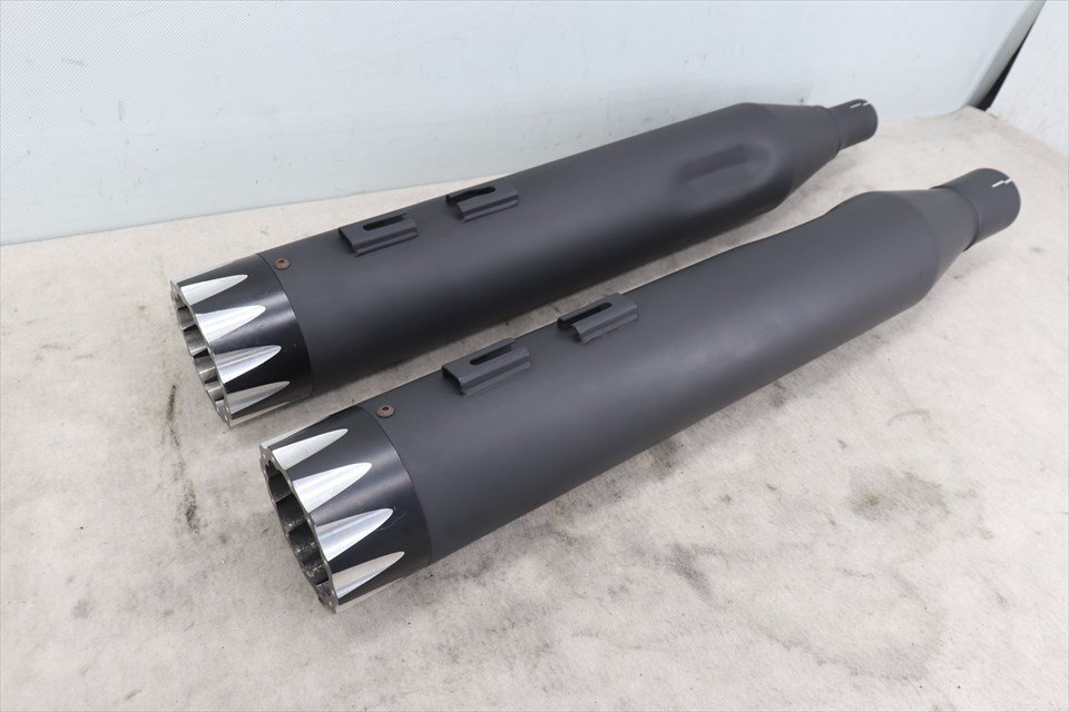 328672 ハーレー ツーリング 17年~ M8 シャークロード スリップオン マフラー サイレンサー 再塗装済み拍卖