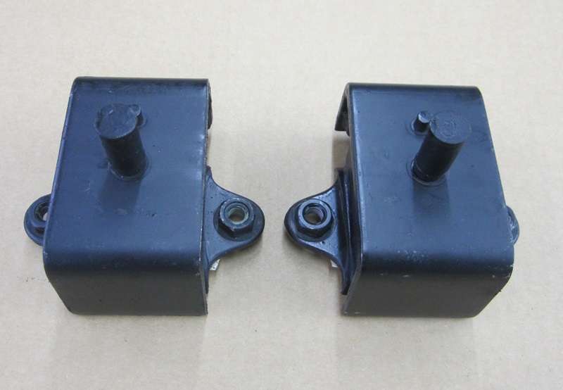 フェアレディー S30Z エンジンマウント 2個セット 日産 純正 新品 S30 S31 432 240ZG fairlady 旧車 L型 S20拍卖