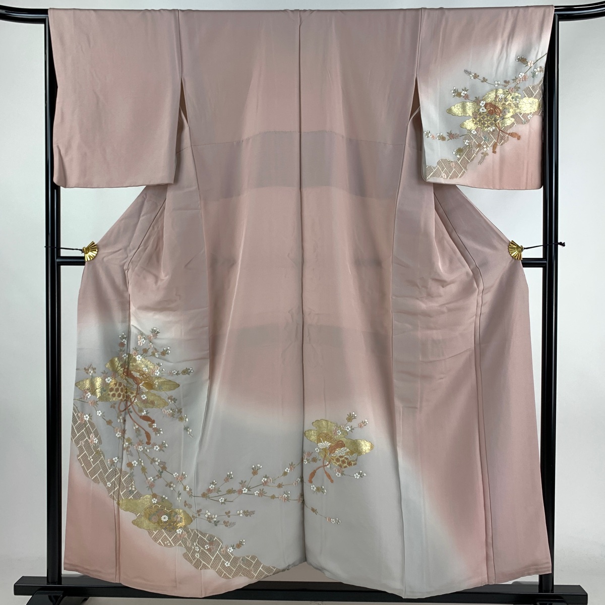 【在庫一掃】 訪問着 身丈155cm 裄丈66cm M 袷 文箱 桜 刺繍 金彩 ピンクベージュ 正絹 秀品 【中古】拍卖