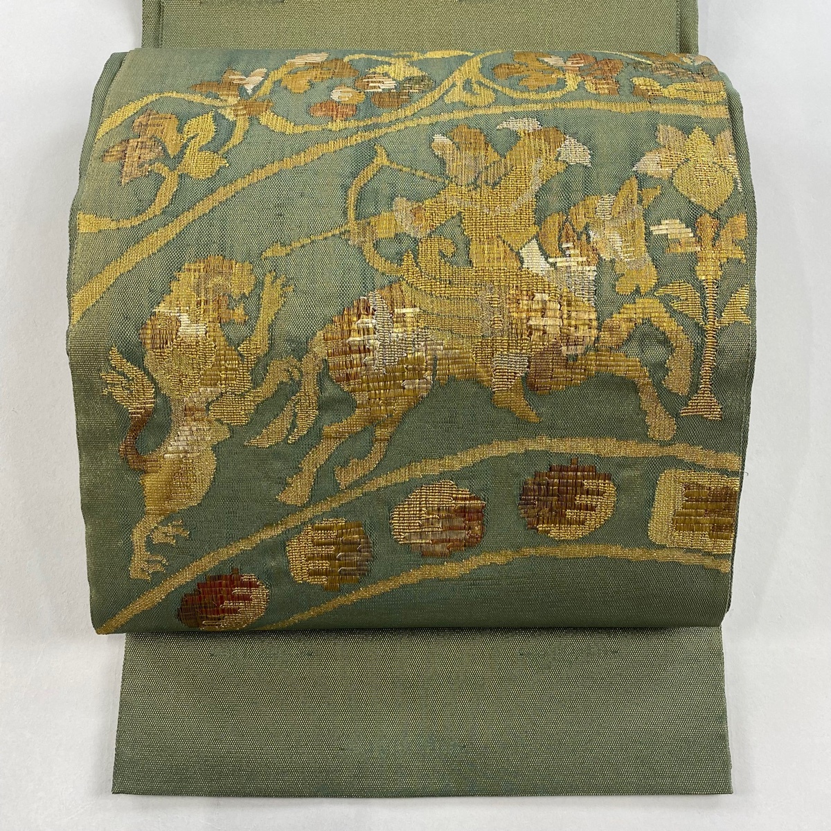 袋帯 美品 名品 狩猟文 唐草 金糸 箔 薄緑 お太鼓柄 正絹 【中古】拍卖