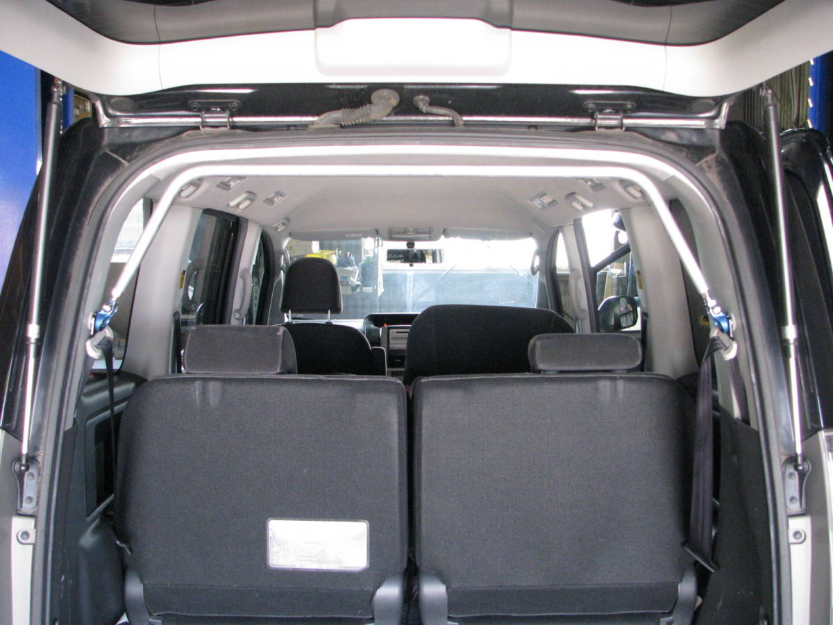 ノア、ボクシー(#R70系対応)リヤピラーバー(TY1360-PIE-00)(天井に沿わすスクエアタイプ)(税込み価格)拍卖