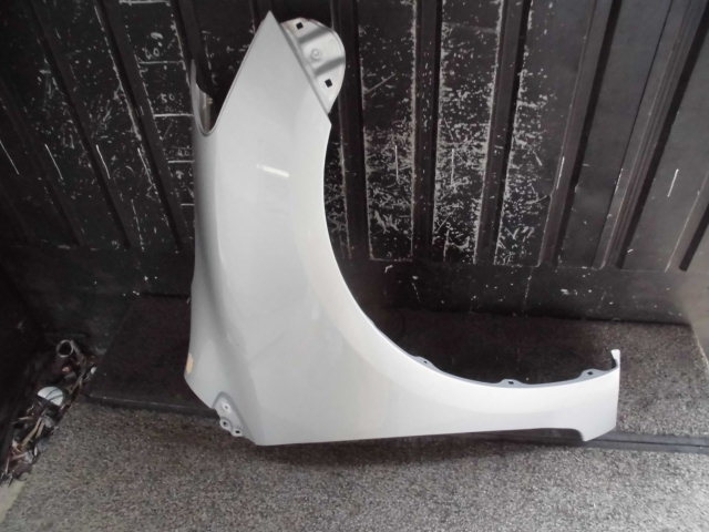 ★35G4539 ベルタ/SCP92 純正右フロントフェンダー カラー1E7 シルバー 鈑金塗装歴あり 修理やストック等に 拍卖