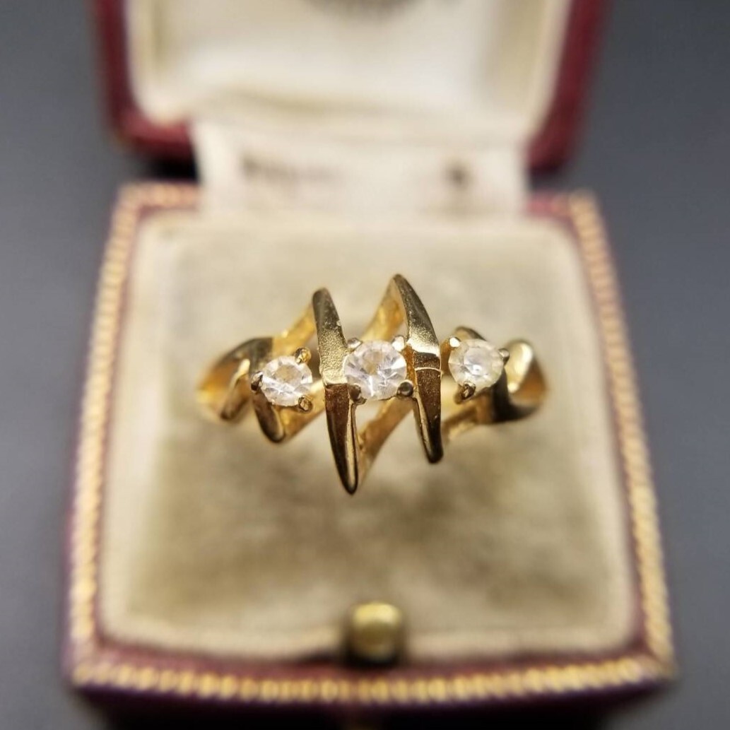 モダニスト ギザギザ フレーム クリアストーン ヴィンテージ リング 指輪 ゴールドトーン 個性派 存在感 ファッションジュエリー 6Y-D拍卖