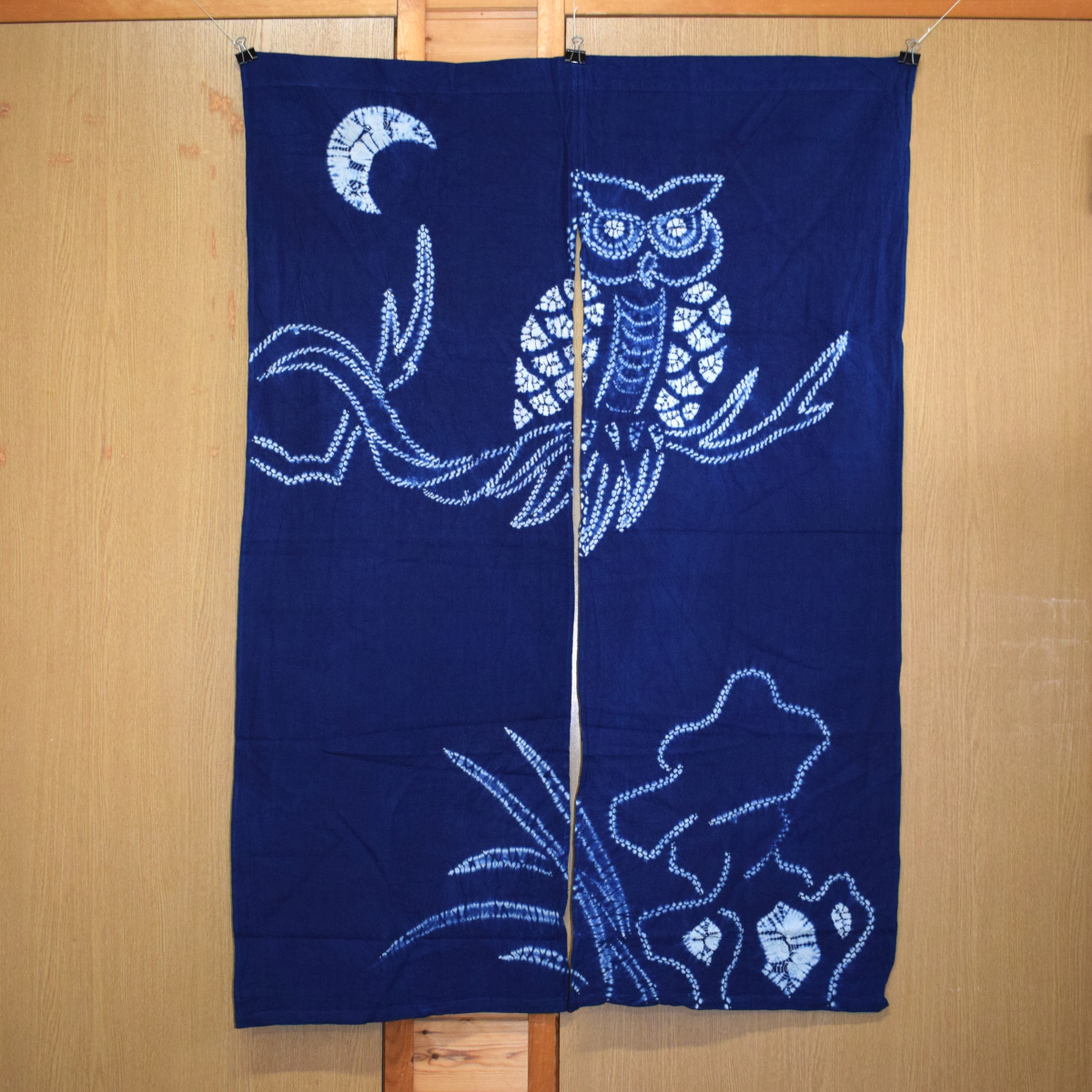 藍染 暖簾 梟図柄 横幅約82cm 縦幅約117cm 綿 のれん フクロウ 【kk6-1】拍卖