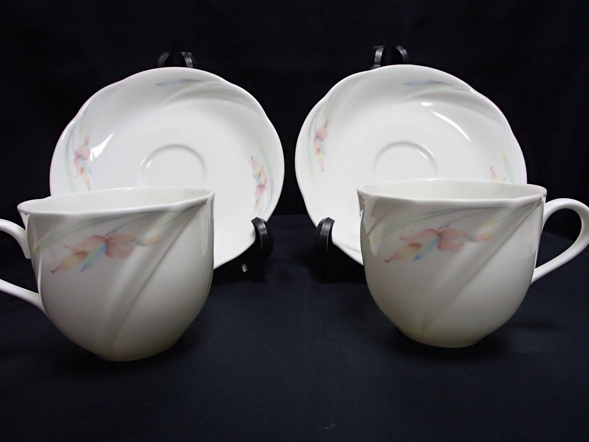 【NARUMI CHINA】【コーヒーC&S】・・・2客(ホワイト)(フォルムが美しい)拍卖
