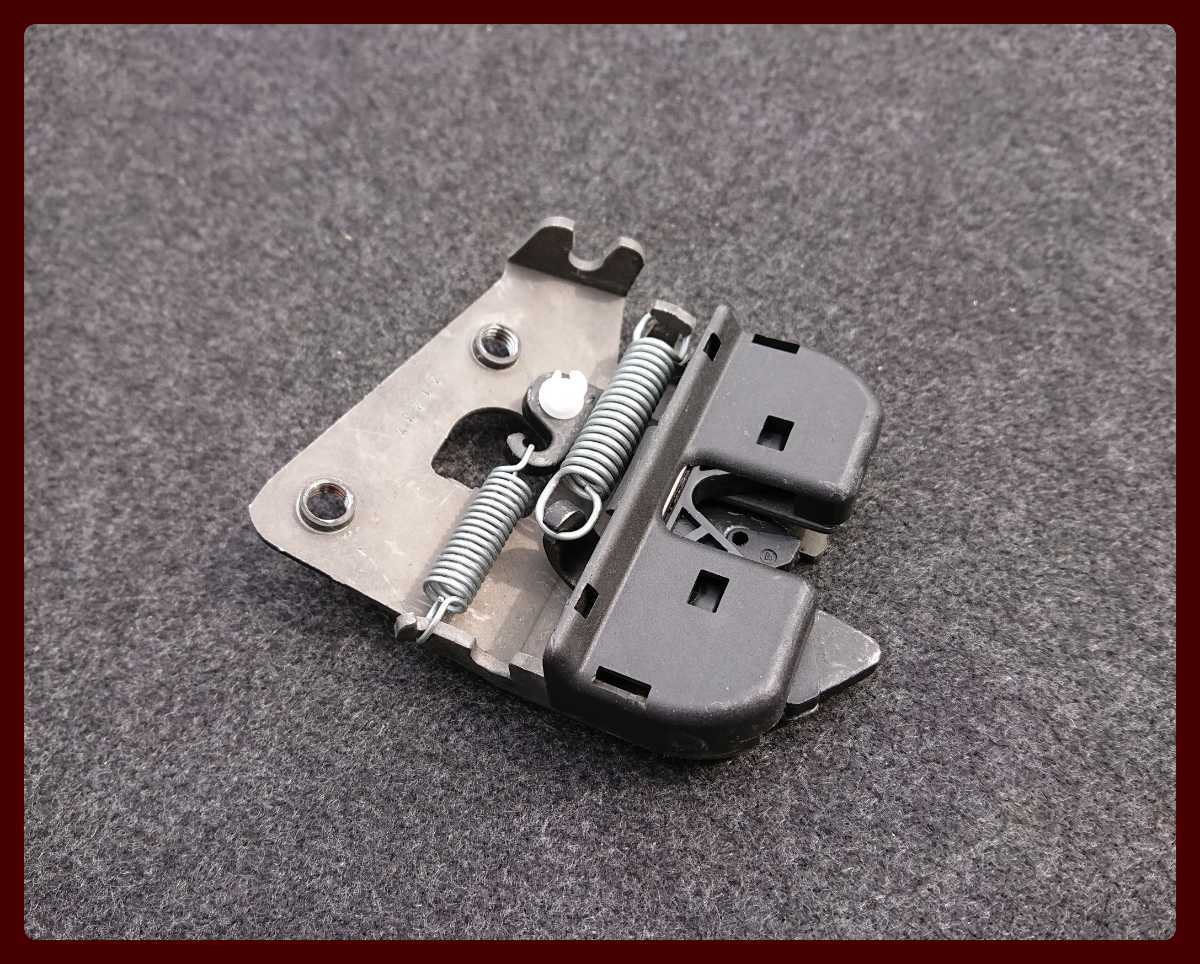 BMW E90 320i リア シート ロック 左 52207112863 5220 7112863   A-1718拍卖