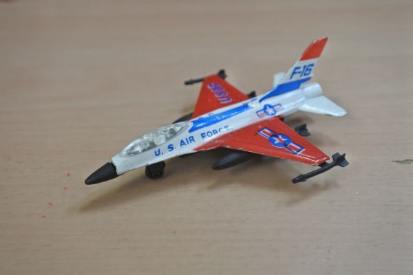FW1 メーカー不明の軍用機 F-16 60定形外290拍卖